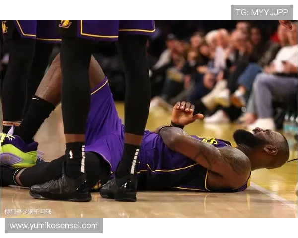 边线失误险酿祸詹姆斯低迷垫底